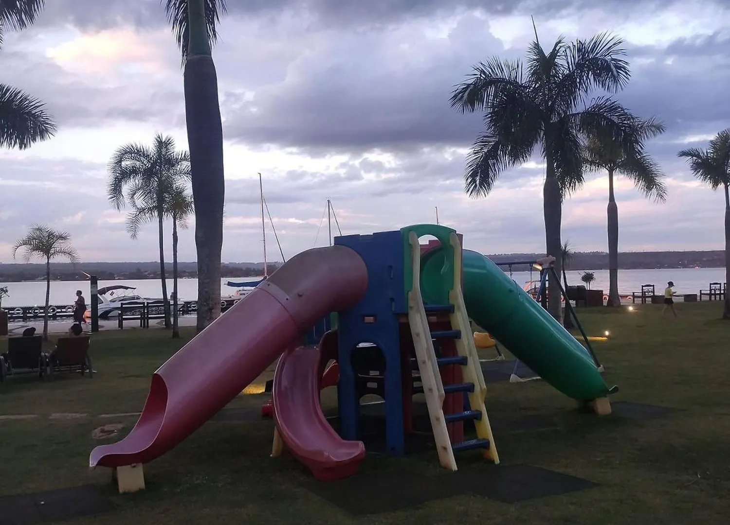 Life 210 Apto Em Resort A Beira Lago Brasilia Brazil